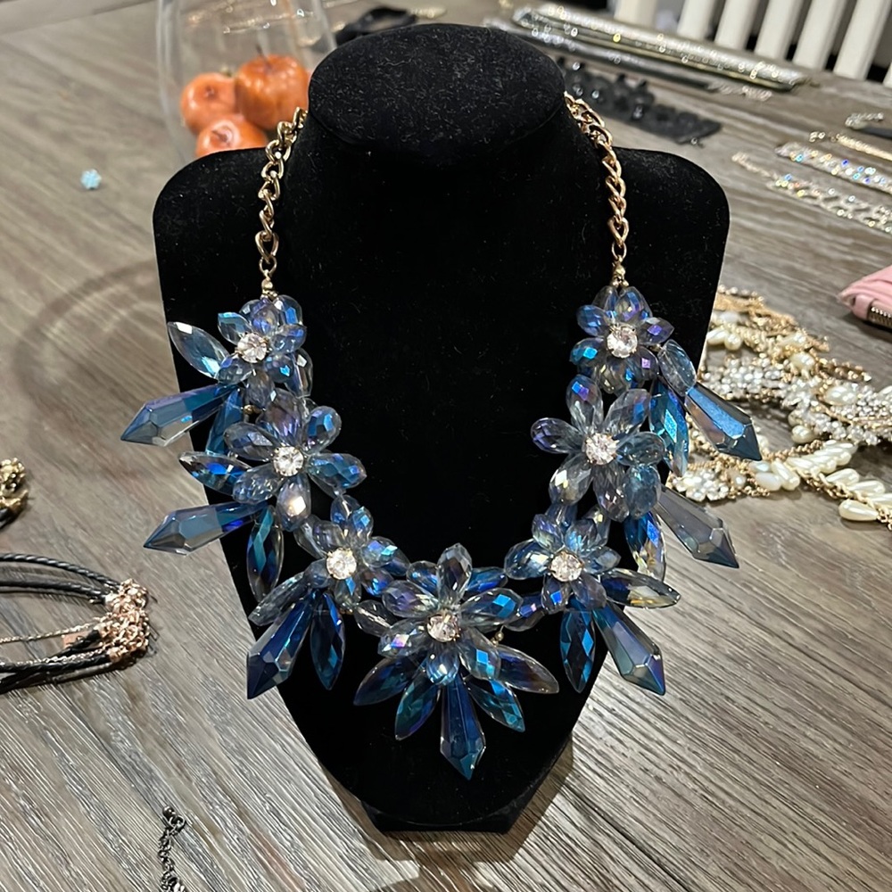 Statement  blue flowers necklace